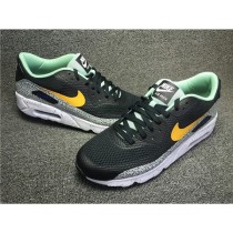 Nike Air Max 90 Ultra Essential Sneaker-Unisex